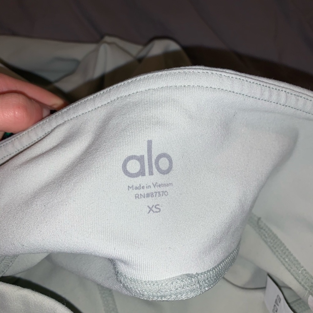 brand new alo yoga leggings!